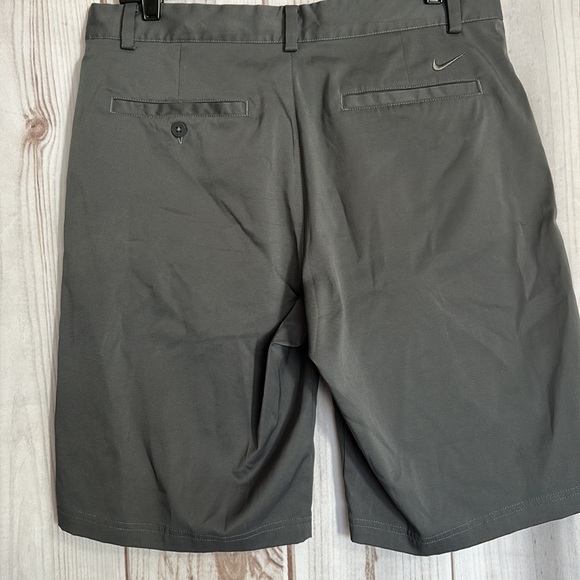 Nike Golf Shorts - Picture 3 of 4